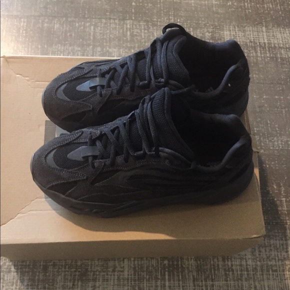 Yeezy - Picture 2 of 4